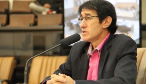 José Francisco demanda manutenção em condomínio e serviços de energia elétrica