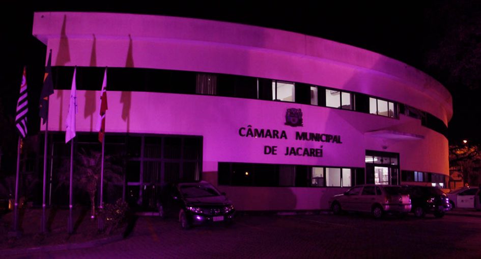 Câmara de Jacareí promove Outubro Rosa com palestra preventiva sobre câncer de mama