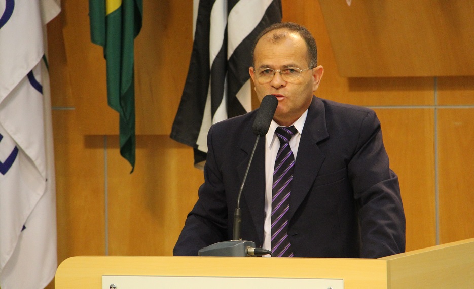 Juarez Araújo solicita serviços de manutenção na Escola Estadual Darci Lopes