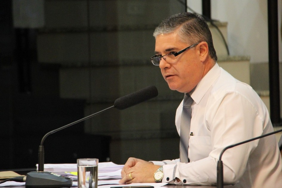 Fernando questiona execução de exames de audição na rede municipal de Saúde