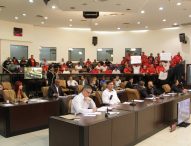 Câmara rejeita veto e preserva função do cobrador nos ônibus do transporte público