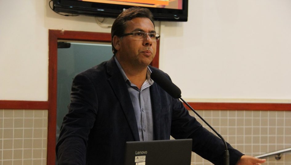 Arildo pede serviços de manutenção no Jardim Luíza, Parque Santo Antônio e Figueira