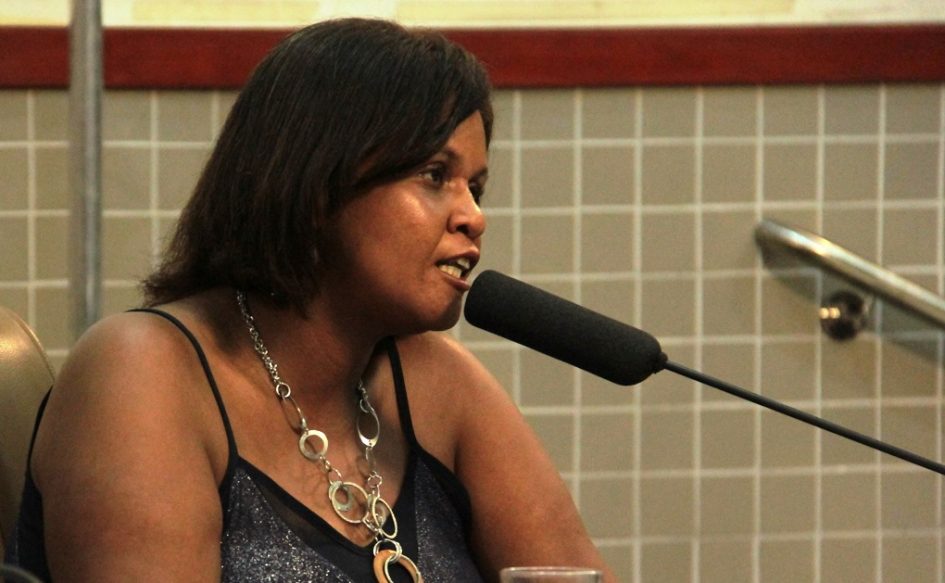 Márcia Santos requisita à prefeitura benfeitorias para as regiões sul e leste