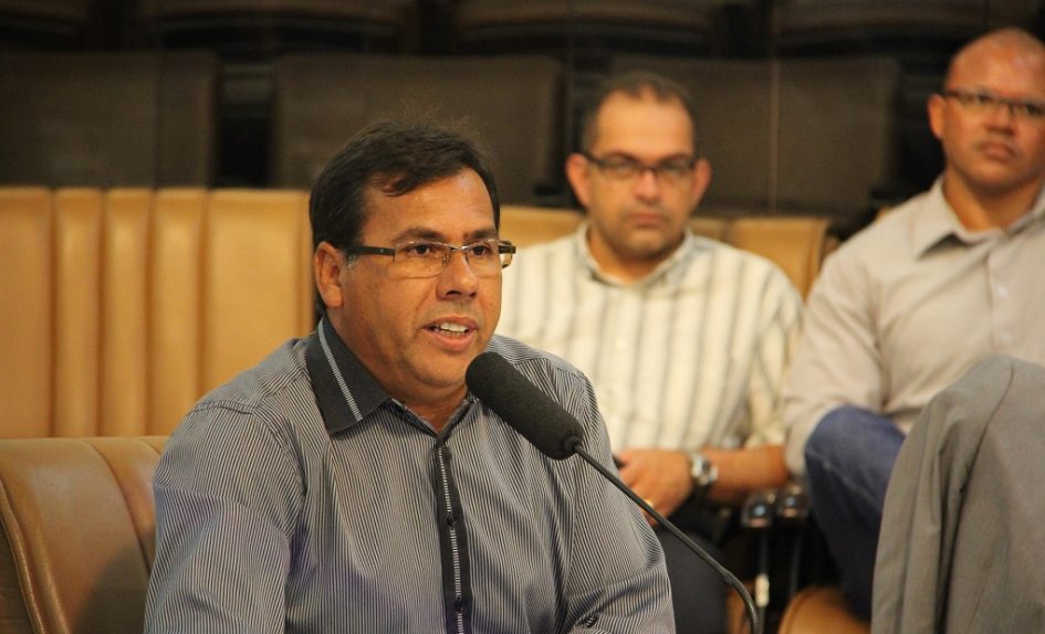 Arildo cobra Prefeitura por obras de escoamento de águas pluviais na Rua Alvorada