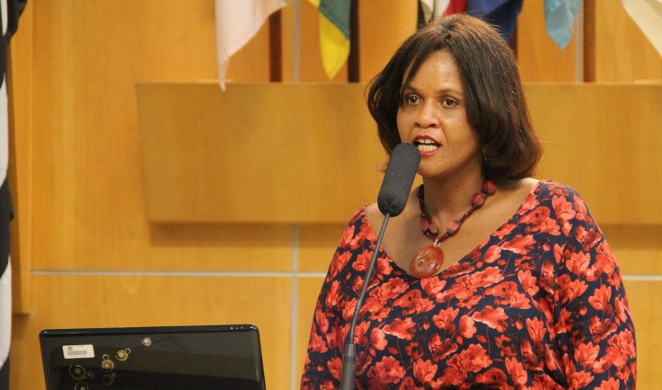 Márcia Santos solicita ao prefeito melhorias e fiscalização para a região leste