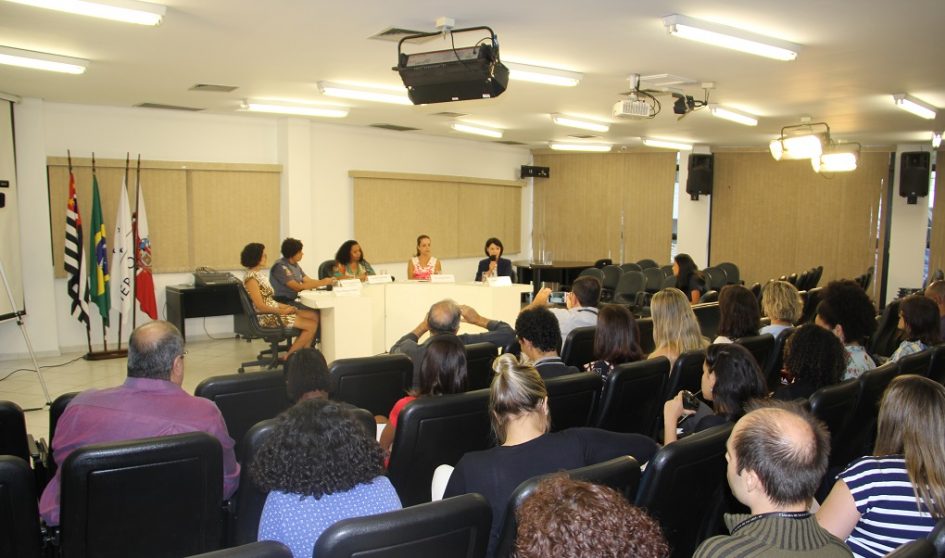 Debate sobre empoderamento com autoridades femininas na Câmara Municipal