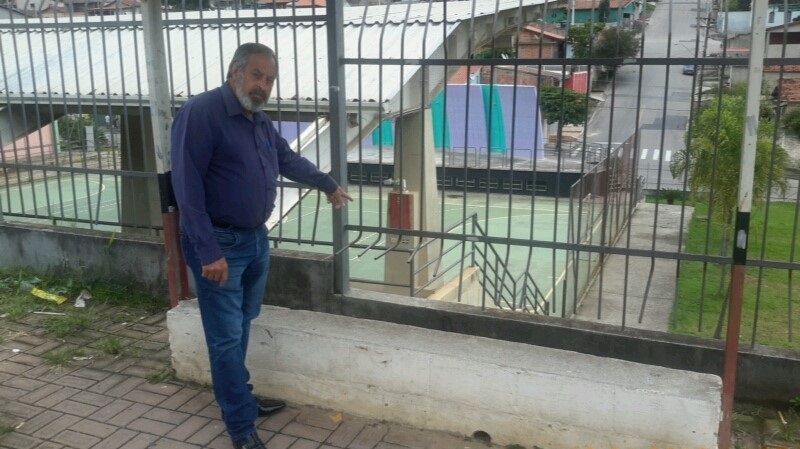 Valmir quer informações sobre conserto de alambrado do EducaMais Jardim Paraíso