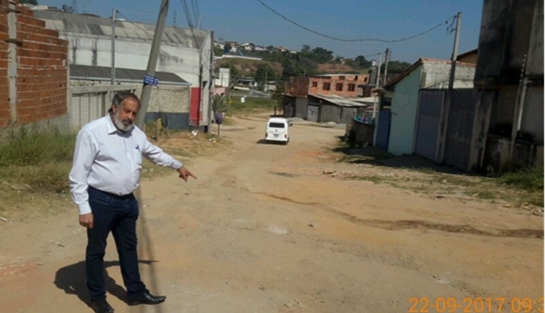 Valmir questiona liberação de verba federal para asfaltamento de ruas do Parque dos Príncipes