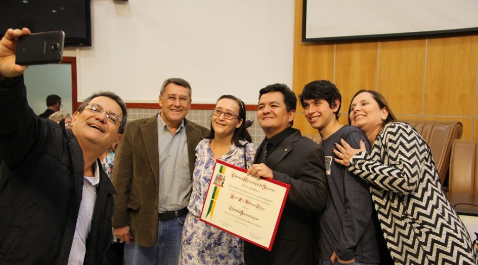 André Chiga recebe título de cidadão jacareiense em noite solene na Câmara