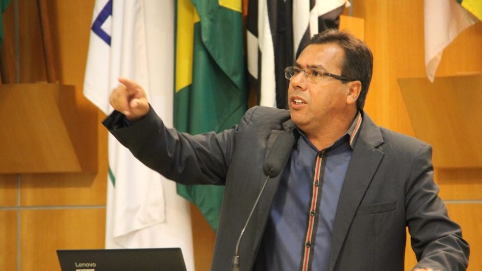 Arildo quer respostas da prefeitura em relação a processos da empresa Colp Urbanizadora