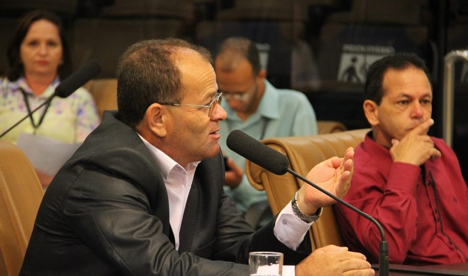 Juarez indica capina e limpeza em toda extensão da Lucas Nogueira Garcez