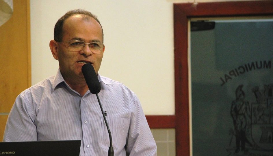 Juarez indica manutenção de calçada na Estrada do Limoeiro