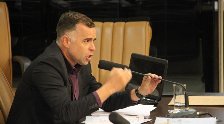 Luís Flávio questiona prefeito sobre investimentos em meio ambiente previstos em contrato de concessão