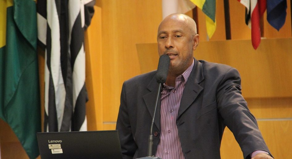 Paulinho dos Condutores indica revitalização de praça no Cassununga