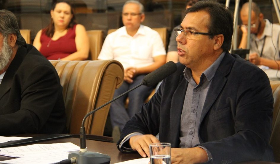 Arildo quer manutenção em cabos de telefonia na Rua Aliança