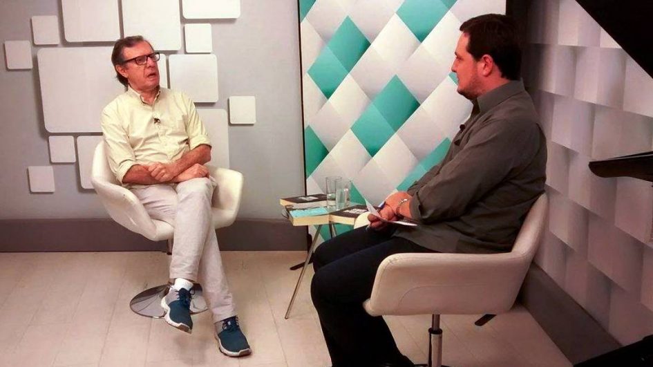 Carlos Marchi, autor de relato biográfico do ex-senador Teotônio Vilella, é entrevistado pela TV Câmara