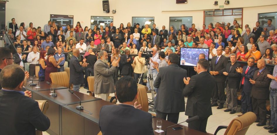 Câmara Municipal homenageia líderes religiosos e comunitários