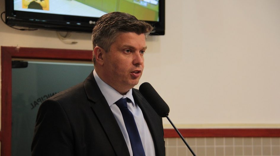 Rodrigo Salomon cobra informações do prefeito sobre a realização de feiras livres