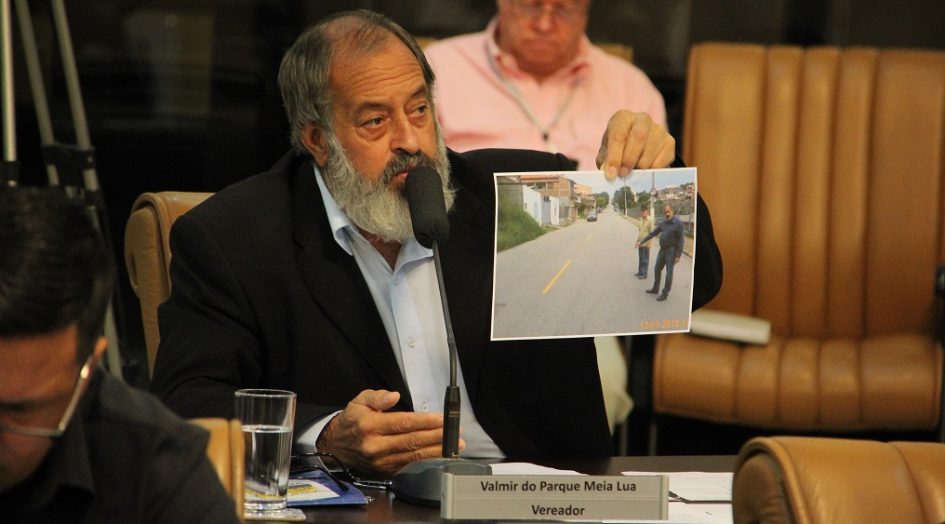 Valmir questiona Izaias sobre limpeza do Turi e instalação de lombadas