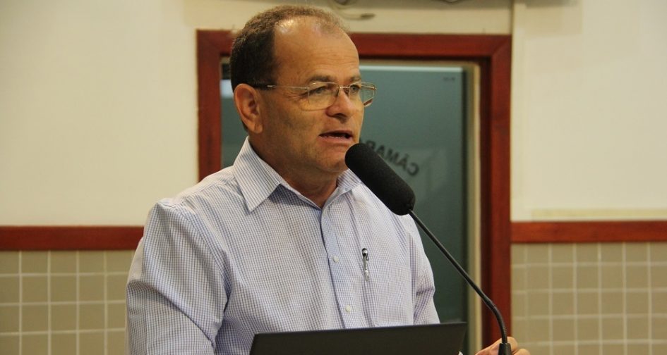 Juarez Araújo indica construção de abrigo em ponto de ônibus na Geraldo Scavone