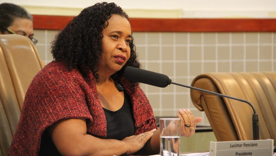 Lucimar questiona Izaias sobre responsabilidade em ETE do Conjunto Habitacional Terezinha II