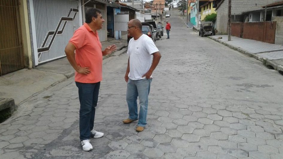 Trabalho conjunto de Arildo Batista, Subprefeitura e moradores garante pavimentação em ruas da Vila Garcia