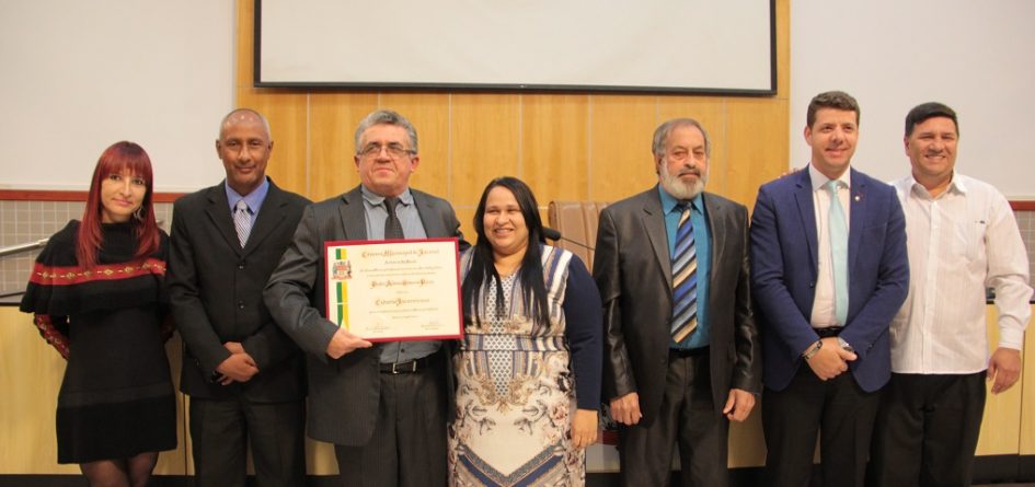 Pastor Aldemi Gomes de Paiva recebe título de cidadão jacareiense