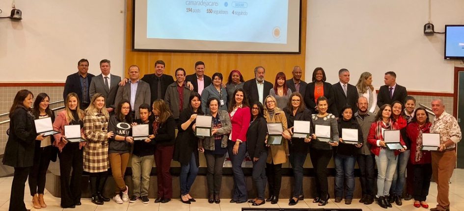 Câmara condecora escolas com iniciativas sustentáveis em Jacareí