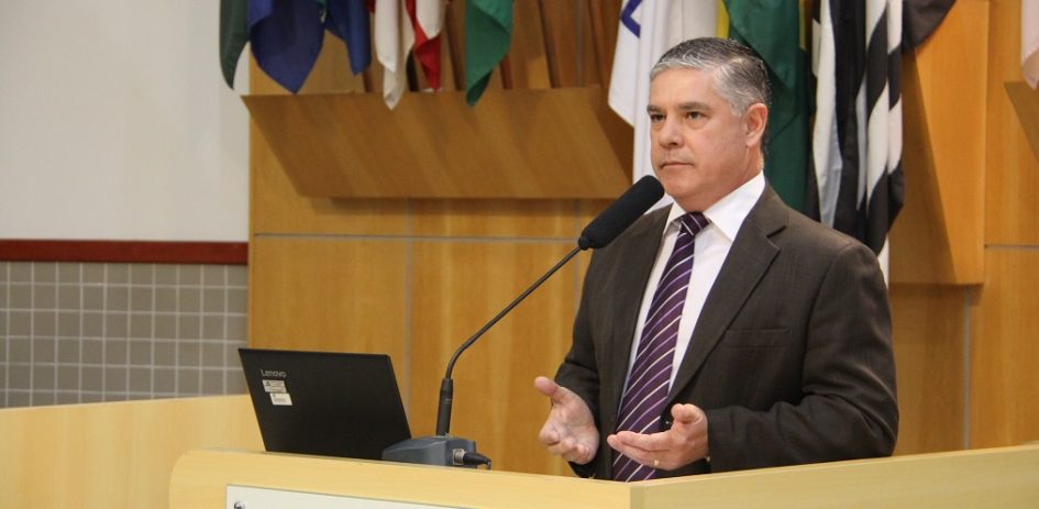 Fernando da Ótica quer lista de médicos terceirizados que atendem no SIM