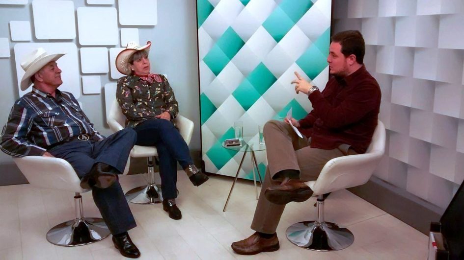 TV Câmara Jacareí apresenta a musicalidade caipira da banda Duo Martins