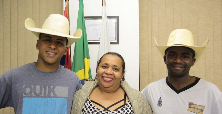 Lucimar incentiva jovem talento que vai representar Jacareí na Festa do Peão de Barretos