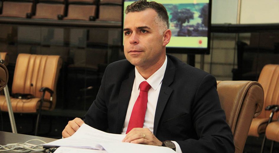 Luís Flávio quer faixa elevada para segurança de pedestres na Avenida Avareí
