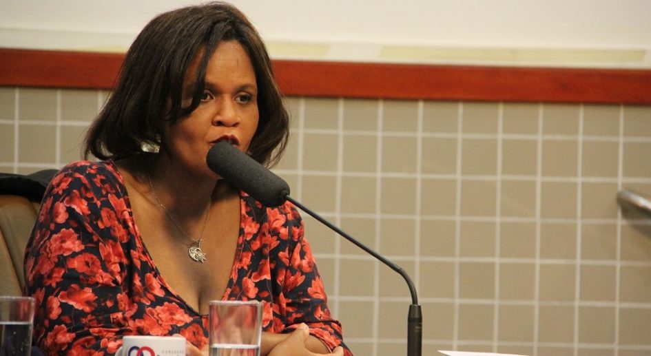 Márcia Santos pede instalação de iluminação pública para as regiões leste e sul de Jacareí