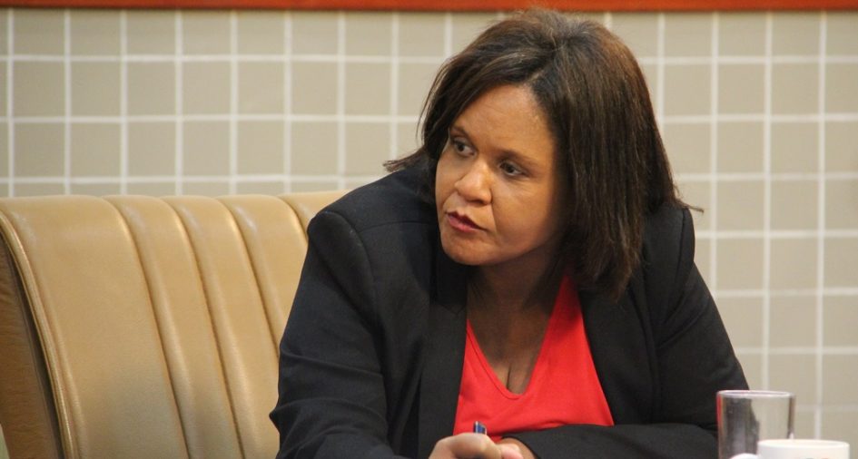 Márcia pede reparo em serviços de manutenção de vias públicas feitos pelo SAAE