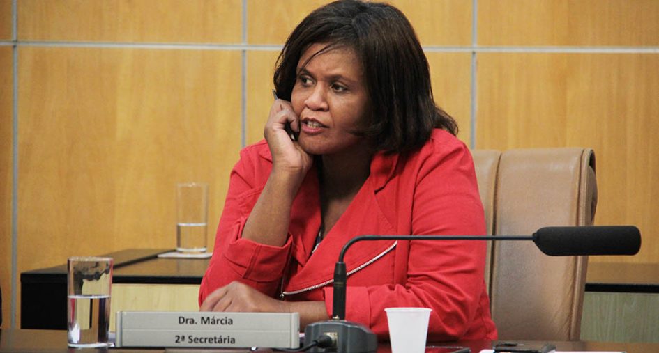 Márcia Santos quer incluir idosos de baixa renda em programa de distribuição de leite