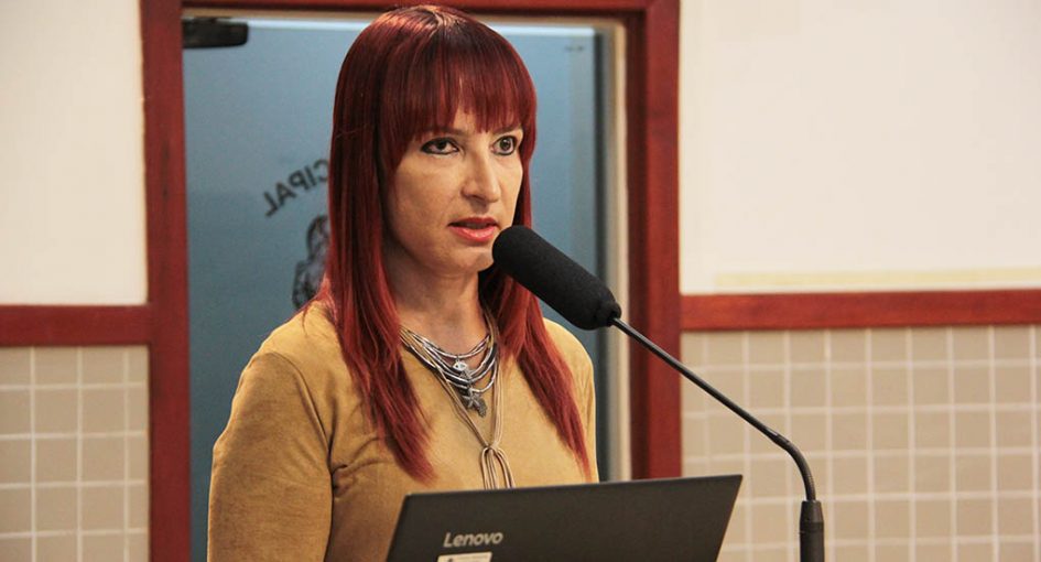 Sônia questiona cumprimento de lei sobre permanência e circulação de cães ferozes