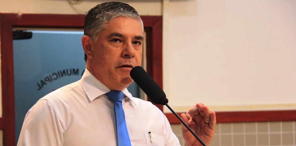 Fernando da Ótica pede pavimentação e saneamento básico para região do Igarapés