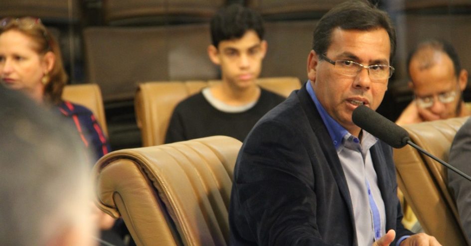 Arildo Batista quer ‘operação tapa buracos’ e outras manutenções para a região sul