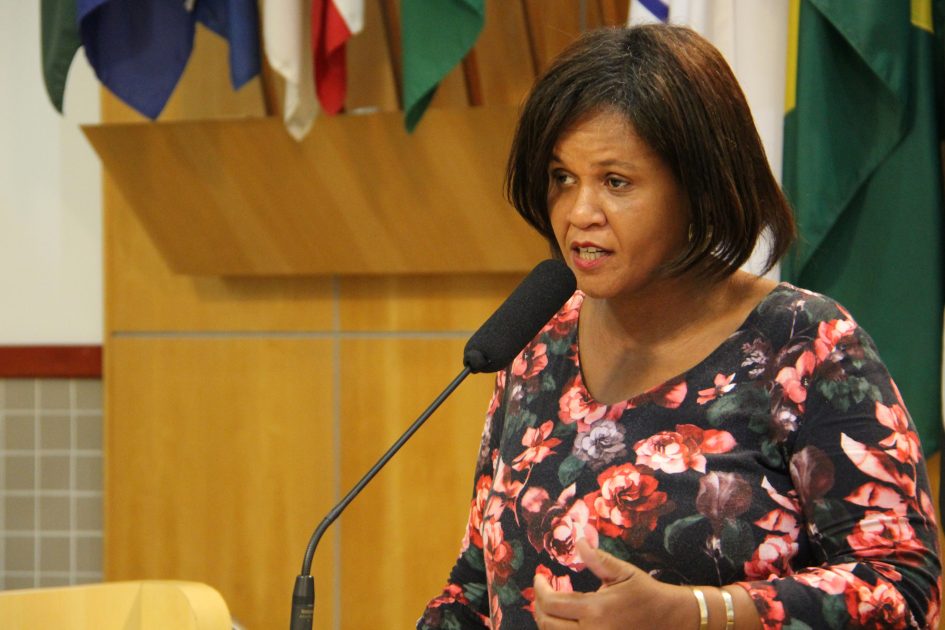 Dra. Márcia pede manutenções em vias das regiões leste e oeste da cidade