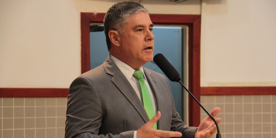 Fernando da Ótica pede redutores de velocidade em rua do Bandeira Branca