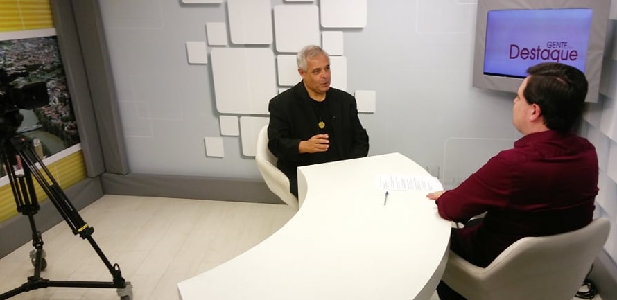 Gente em Destaque entrevista o padre Luís Fernando Soares, diretor da Rádio Mensagem