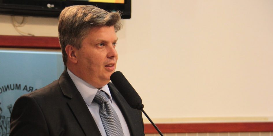 Rodrigo Salomon demanda providências para terreno em estado de abandono no Jardim Flórida