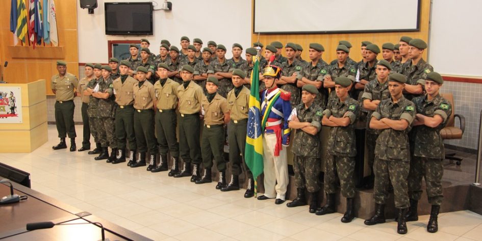 Atiradores do Exército Brasileiro recebem diploma de Honra ao Mérito
