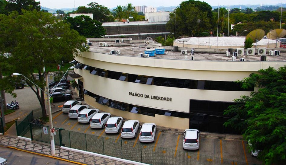 Sessão solene presta homenagem a empresas e trabalhadores de Jacareí