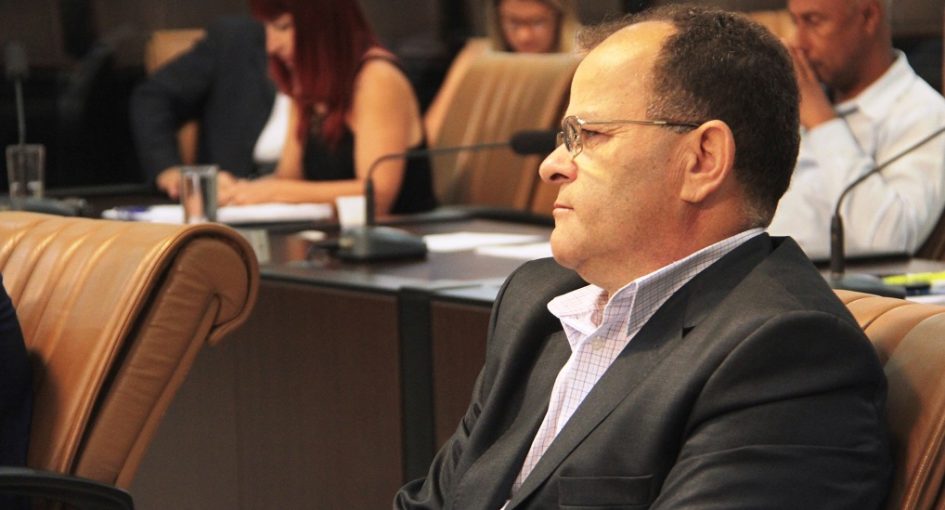 Juarez quer respostas sobre transporte para estudantes com necessidades especiais
