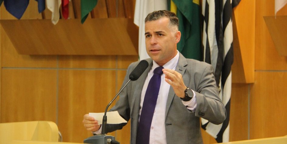 Luís Flavio pede manutenção em área de lazer do Jardim Real