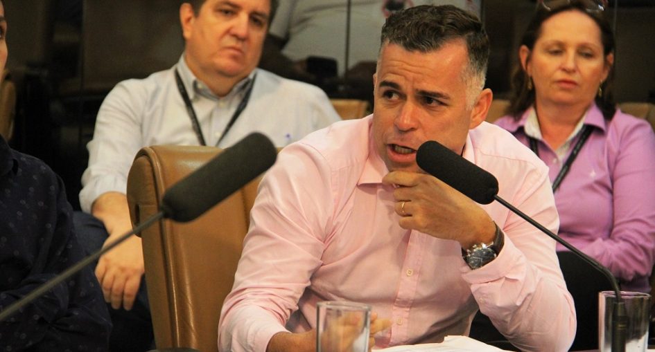 Luís Flávio demanda manutenções diversas para as regiões leste e oeste