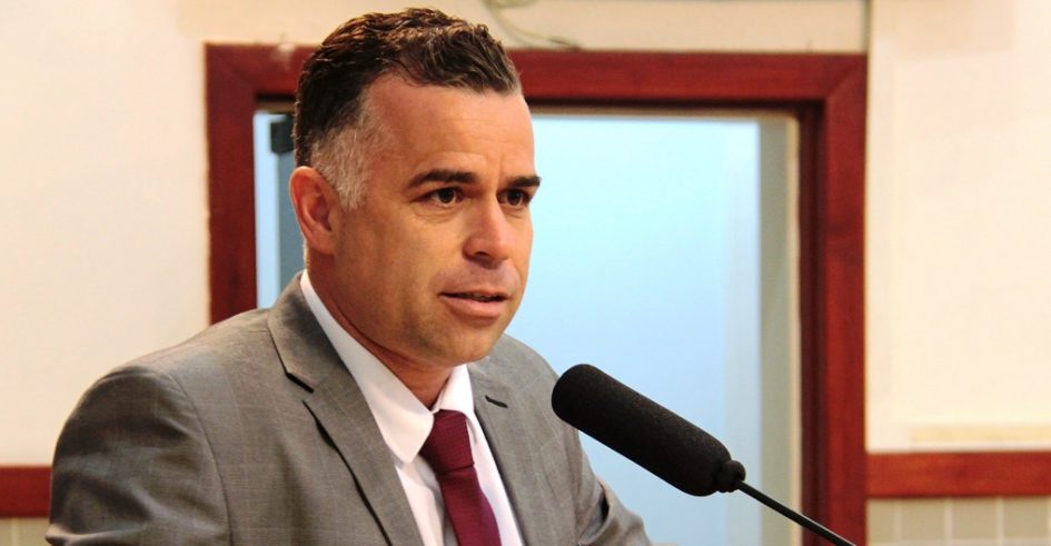 Luís Flávio pergunta se prefeitura tem convênio com a creche Lar São José