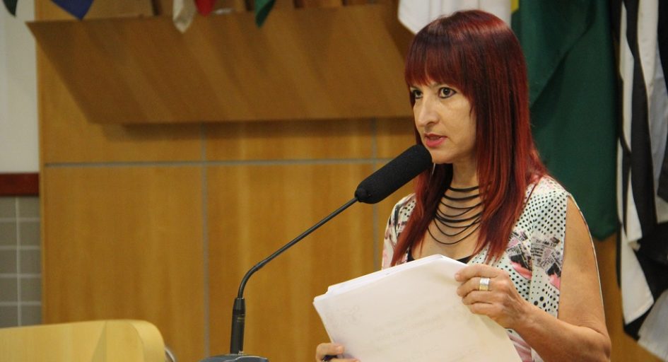 Sônia questiona prefeito sobre aplicação e fiscalização de leis de proteção animal em Jacareí
