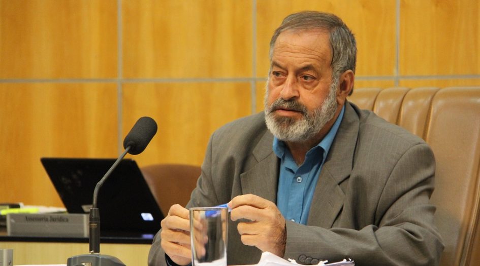 Valmir pede informações sobre rede de esgoto a moradores do Chácaras Reunidas Igarapés